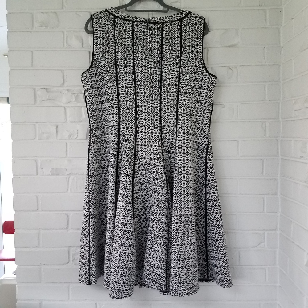 Taylor Woman Sleeveless Career Dress Sz16W Blk/Wht